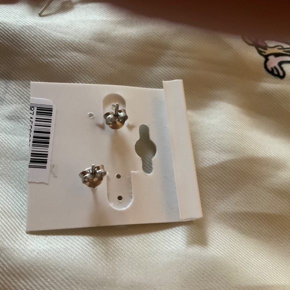 Two pair of earrings, one silver color and pink handmade by artisans 💗. New! - Picture 9 of 9